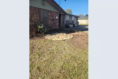 2414 Goldenrod Street, Highlands, TX 77562 - Photo 3