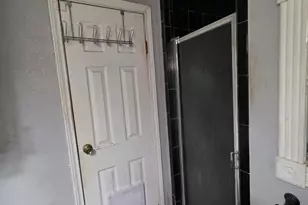 2414 Goldenrod St, Highlands, TX 77562 - Photo 7