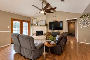 2414 Goldenrod St, Highlands, TX 77562 - Photo 3