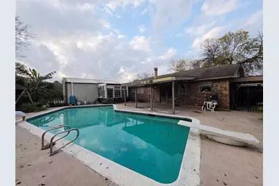 2414 Goldenrod Street, Highlands, TX 77562 - Photo 17