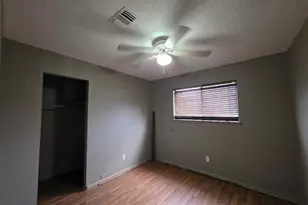2414 Goldenrod St, Highlands, TX 77562 - Photo 11