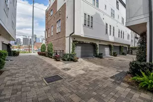 1027 St Charles St, Houston, TX 77003 - Photo 3