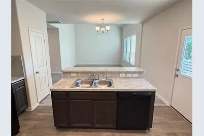 6602 Blimp Base Boulevard, Hitchcock, TX 77563 - Photo 11