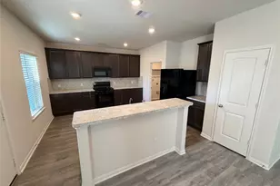 6602 Blimp Base Blvd, Hitchcock, TX 77563 - Photo 9