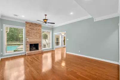 142 W Shadowpoint Circle, The Woodlands, TX 77381 - Photo 9