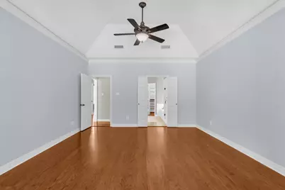 142 W Shadowpoint Circle, The Woodlands, TX 77381 - Photo 17