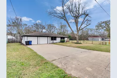2002 W Highway 6, Alvin, TX 77511 - Photo 3