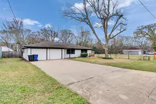 2002 W Hwy 6, Alvin, TX 77511 - Photo 3