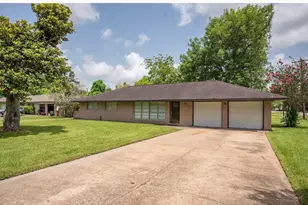 117 Lazy Ln, Lake Jackson, TX 77566 - Photo 1