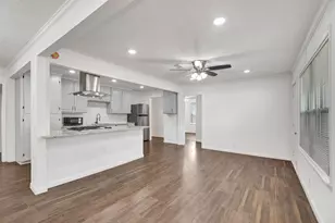 3910 Englewood St, Houston, TX 77026 - Photo 9