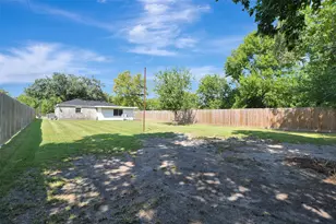 3910 Englewood St, Houston, TX 77026 - Photo 29
