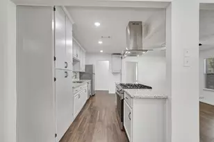 3910 Englewood St, Houston, TX 77026 - Photo 11