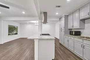 3910 Englewood St, Houston, TX 77026 - Photo 13