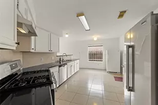 8226 Gold Tee Dr, Houston, TX 77036 - Photo 7