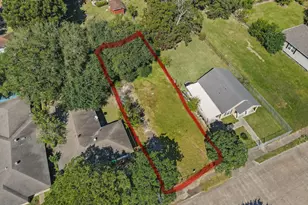 827 W 14th St, Port Arthur, TX 77640 - Photo 1