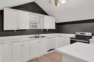 310 N Rock Island St, Angleton, TX 77515 - Photo 15