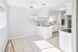 2719 Meadow Ln, La Marque, TX 77568 - Photo 11