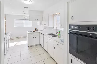 2719 Meadow Lane, La Marque, TX 77568 - Photo 7