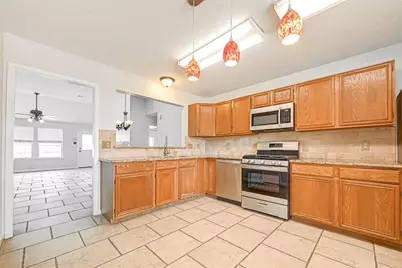 16027 Surrey Woods Drive, Friendswood, TX 77546 - Photo 9