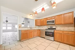 16027 Surrey Woods Dr, Friendswood, TX 77546 - Photo 9