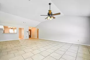 16027 Surrey Woods Dr, Friendswood, TX 77546 - Photo 3