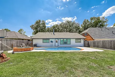 16027 Surrey Woods Drive, Friendswood, TX 77546 - Photo 19