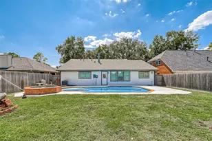 16027 Surrey Woods Dr, Friendswood, TX 77546 - Photo 19