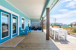 866 Townsend Dr, Crystal Beach, TX 77650 - Photo 3