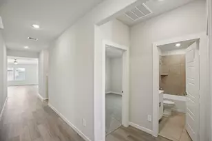 2518 Gray Gale Ct, Baytown, TX 77523 - Photo 3