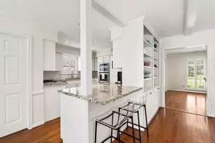 10215 Green Tree Rd, Houston, TX 77042 - Photo 9