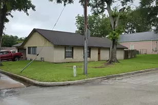 401 W 5th St, Brenham, TX 77833 - Photo 3