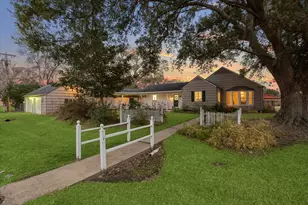 302 E Jackson St, West Columbia, TX 77486 - Photo 49