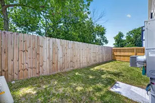 8135 Esther Acres Ln, Houston, TX 77088 - Photo 17