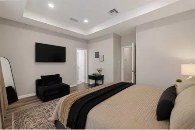 8135 Esther Acres Lane, Houston, TX 77088 - Photo 9