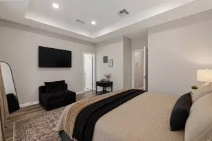 8135 Esther Acres Ln, Houston, TX 77088 - Photo 9