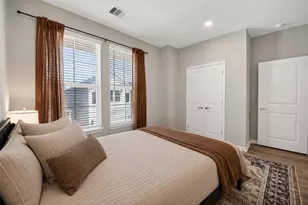 8135 Esther Acres Ln, Houston, TX 77088 - Photo 13