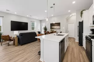 8135 Esther Acres Ln, Houston, TX 77088 - Photo 3
