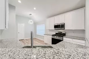 27 Auburn Path Dr, The Woodlands, TX 77382 - Photo 19