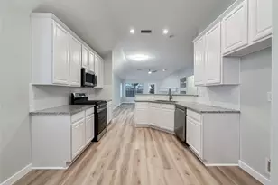 27 Auburn Path Dr, The Woodlands, TX 77382 - Photo 13