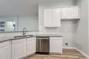 27 Auburn Path Dr, The Woodlands, TX 77382 - Photo 15