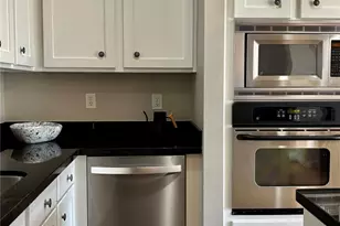 919 W 15th St, Houston, TX 77008 - Photo 9