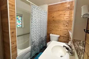 1410 W Pavillion St, Woodville, TX 75979 - Photo 17