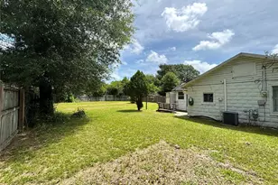 1410 W Pavillion St, Woodville, TX 75979 - Photo 21