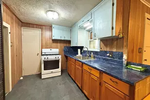 1410 W Pavillion St, Woodville, TX 75979 - Photo 13