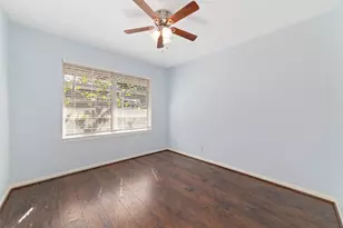 8625 Bob White Dr, Houston, TX 77074 - Photo 15