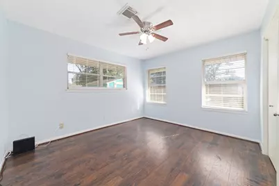 8625 Bob White Drive, Houston, TX 77074 - Photo 17