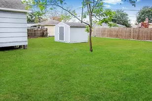 105 Live Oak St, Baytown, TX 77520 - Photo 29