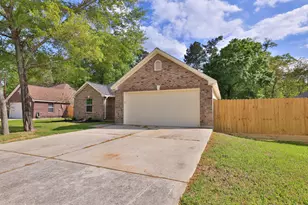 1241 Chateau Woods Pkwy Dr, Conroe, TX 77385 - Photo 3