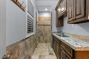 713 Bayou Crest Dr, Dickinson, TX 77539 - Photo 17