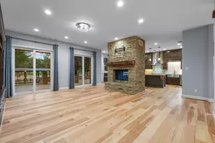 713 Bayou Crest Dr, Dickinson, TX 77539 - Photo 9